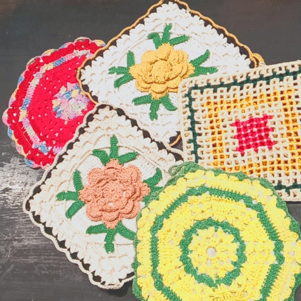 🌿🌿🪴Antique and vintage doilies/hot pads! Different patterns. Entire lot.